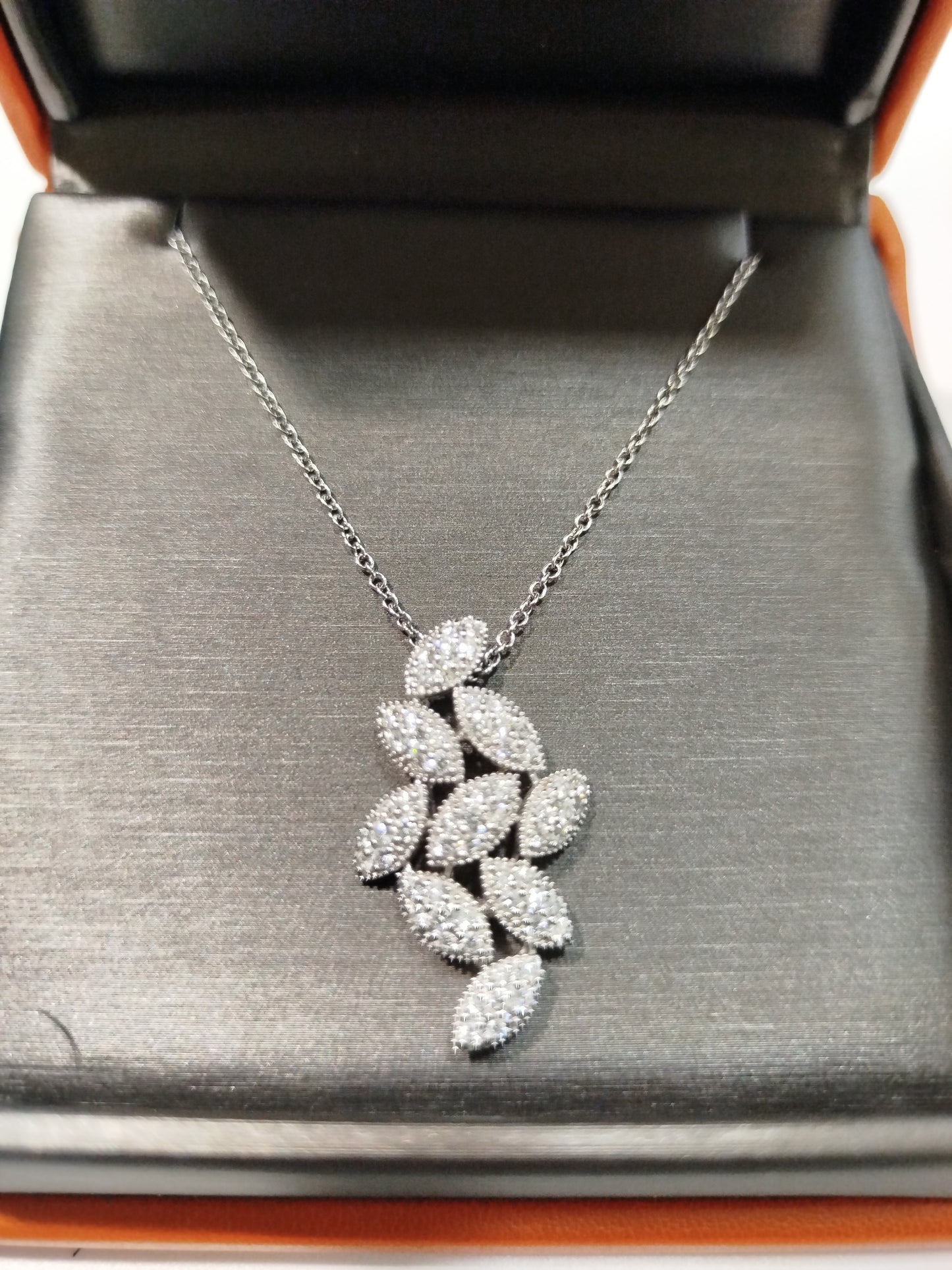 collana in oro 18kt e diamanti linea Alfieri
