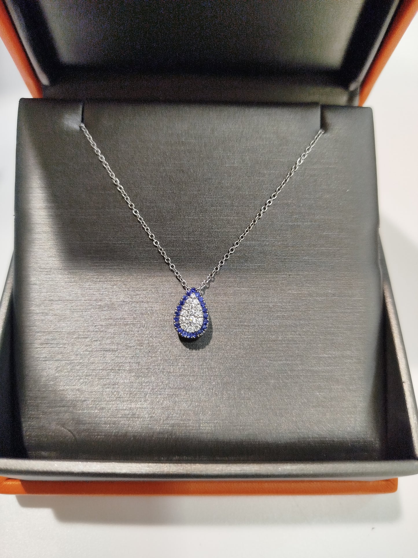 Collana in oro diamanti e zaffiro Alfieri